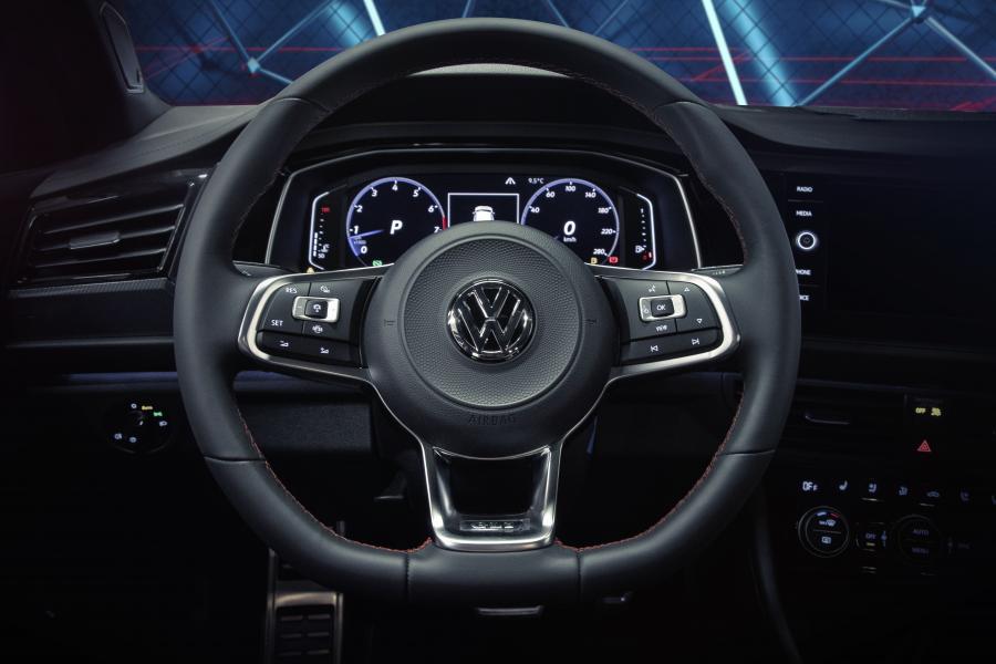 Панель приборов Volkswagen Jetta GLI Edicion Aniversario 2019 года  (MX) (фото 18 из 18)